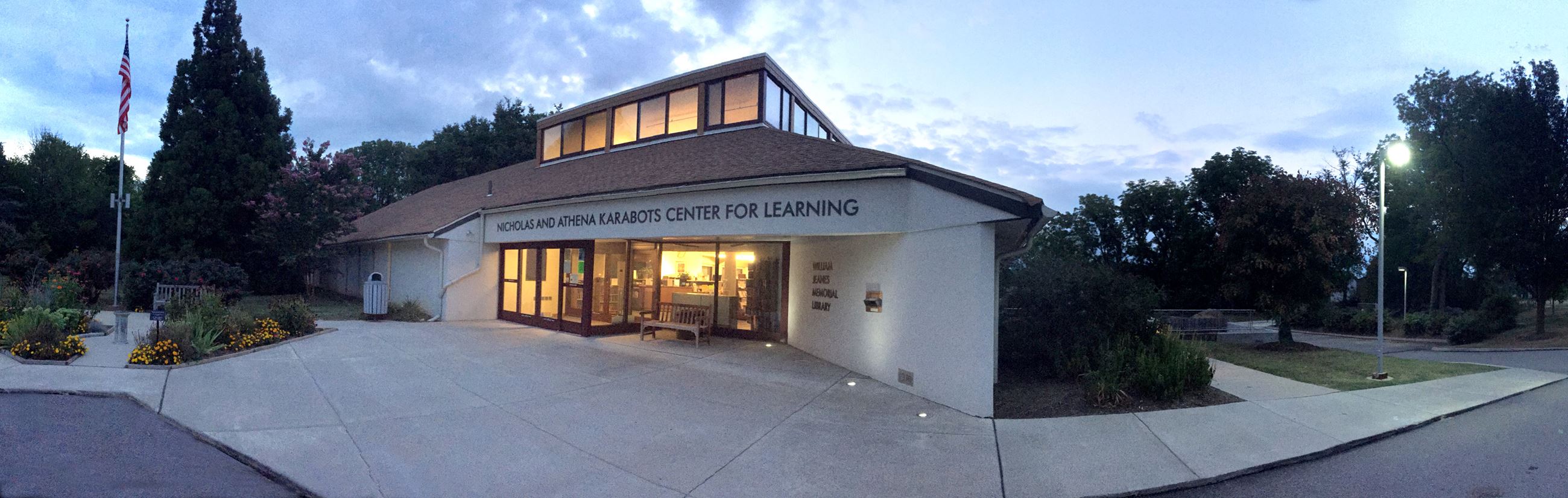 library at night (2017_03_01 22_04_04 UTC)